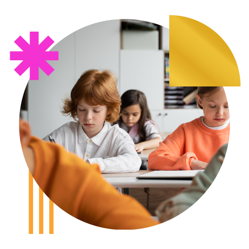 Grupo de alunos do Ensino Fundamental I em sala de aula na escola São Paulo de Holambra